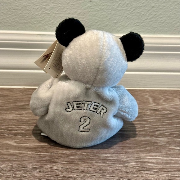 Salvino’s New York Yankees Derek Jeter #2 Bear NWT’s. He’s gray, black & white - Picture 3 of 7